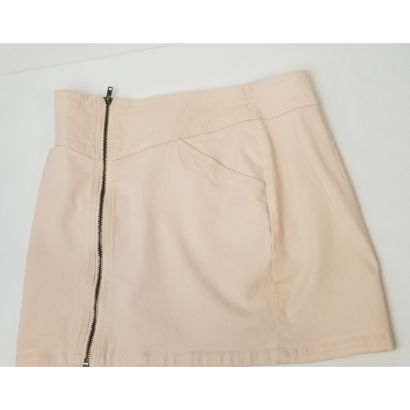 Divided Floral Mini Pencil Skirt,10. 1 - Picture 4 of 7